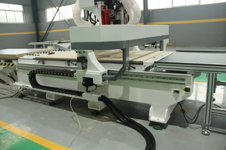 Fresadora para produccion de muebles